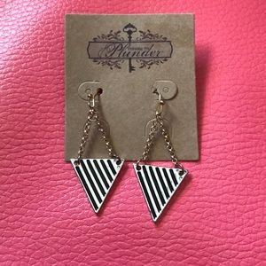 Plunder gold and black earrings